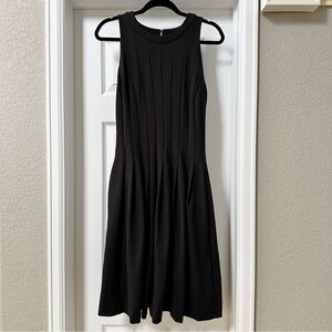 White House Black Market Pleated Sleeveless Essential Minimalist‎ LBD Dress Sz 4